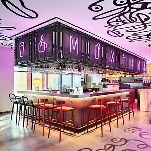 Moxy Myeongdong Отель Сеул
